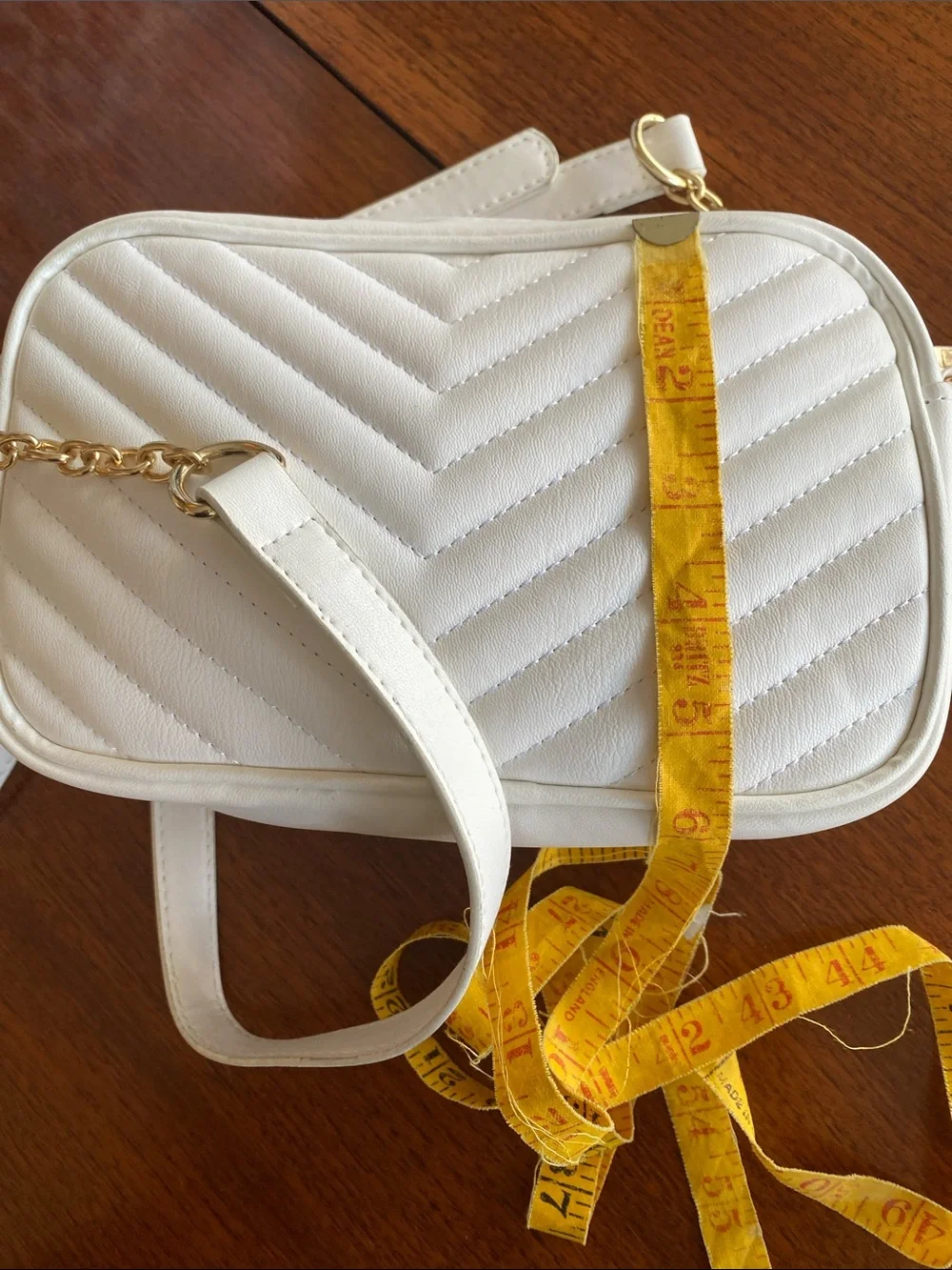 bebe , Los Angeles,White Quilted Crossbody with Gold Chain Accents - Picture 6 of 12